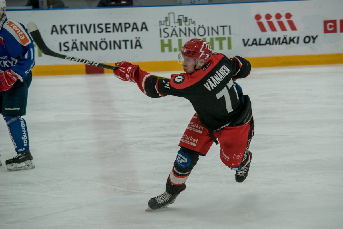 Actions, LaserHT.

#icehockey #jääkiekko #team #joukkue #laserht #teamwork #Oulunsalo #Oulu #division2 #Finland #sportphotography #icehockeyplayer #sonya7s #sigma70200 #sigmatelecon14x