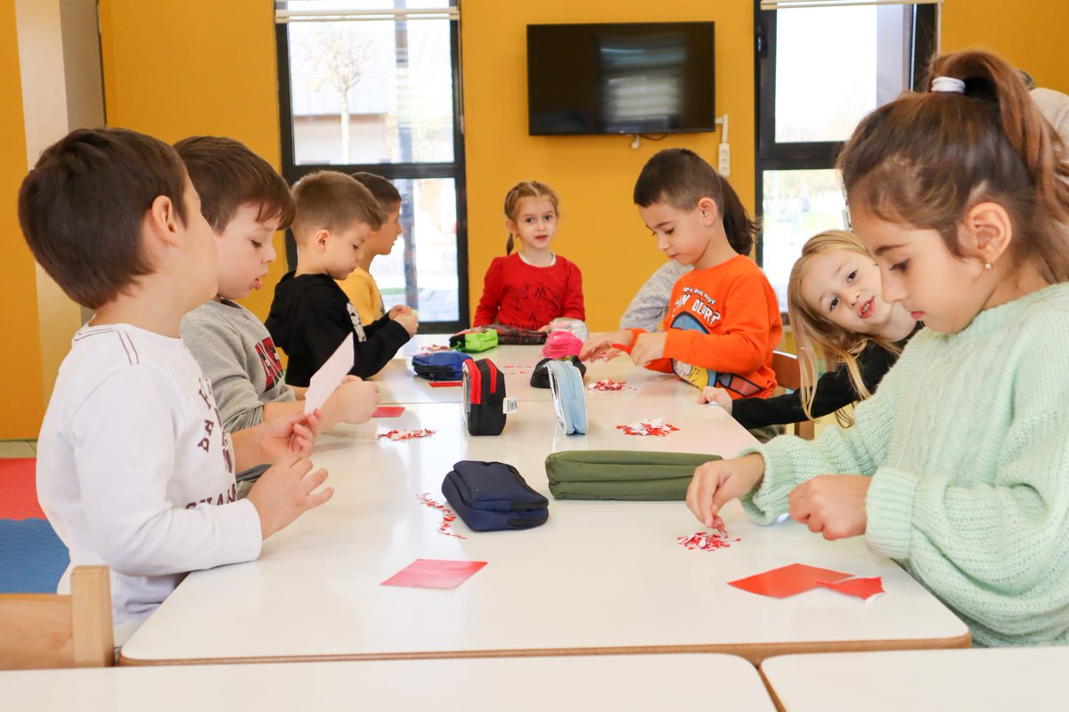 #ŞuleYükselŞenlerHanımlarKonağı Çocuk Etkinlik Merkezimizde (4-6 Yaş) okul öncesi dönem ile ilgili zengin içeriklerle eğitim vermeye devam ediyor.
*Anasınıfı 
*Doğa ve Fen Atölyesi
*Değerler Eğitimi 
*İngilizce Eğitimi