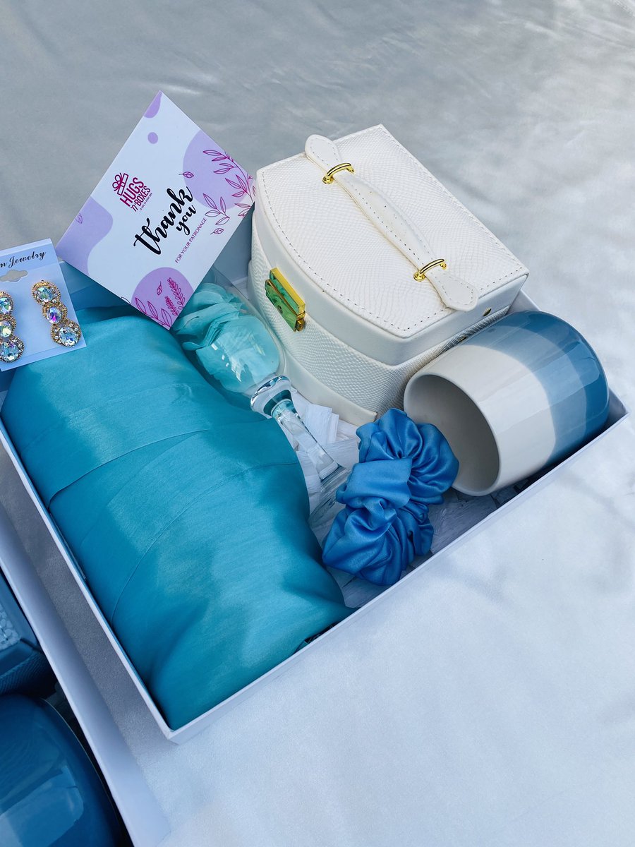 lammso__'s tweet photo. Throwback to last weekend, something blue for the bridesmaids 💙🤍@hugsnboxes__ 
Please RT 🙏🏽 https://t.co/H8YUV8Yjbb