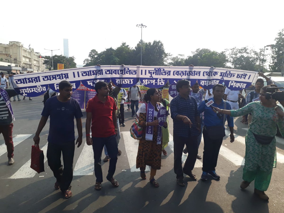 <a href="/MamataOfficial/">Mamata Banerjee</a> "রাজ্য গ্রুপ ডি" তে, মাত্র 400 জন ,, না আছে কোর্ট case ,, না আছে কিছু । আপনিই বিচারক, আপনিই উকিল । সুবিচার চাই ....<a href="/abhishekaitc/">Abhishek Banerjee</a> <a href="/MamataOfficial/">Mamata Banerjee</a>