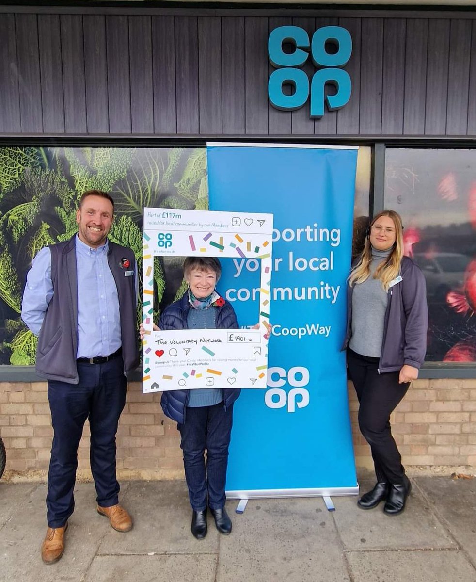 Great to present Newmarkets local causes with a whopping £6195 between #OurSpecialFriends #ObliqueArtsWalks #TheVoluntaryNetwork from our members scanning those little blue cards #itswhatwedo #communitymatters  @Amy88Watson @steveall1 @coopuk @Ozymandias27 @RuthCrane_MPC