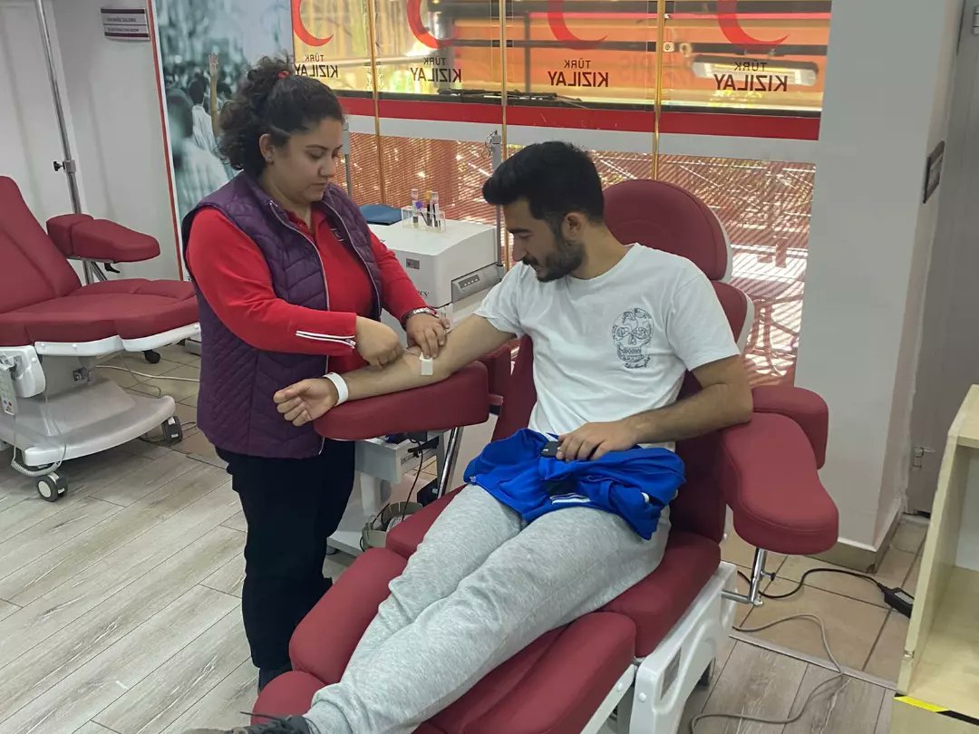 #ÜnifebCares projeleri kapsamında 1907 ÜNİFEB Eskişehir örgütlenmeleri olarak Kızılay'a kan bağışında bulunduk.
#FenerbahçeSenÇokYaşat