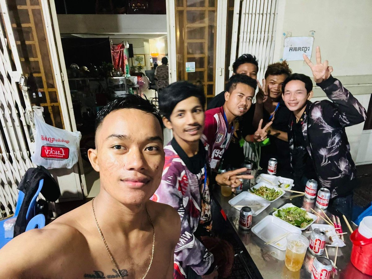 err_sdd's tweet photo. តោះផឹកអត់អូ2យើងនឹង😄KPS https://t.co/6CbNzHTRvV
