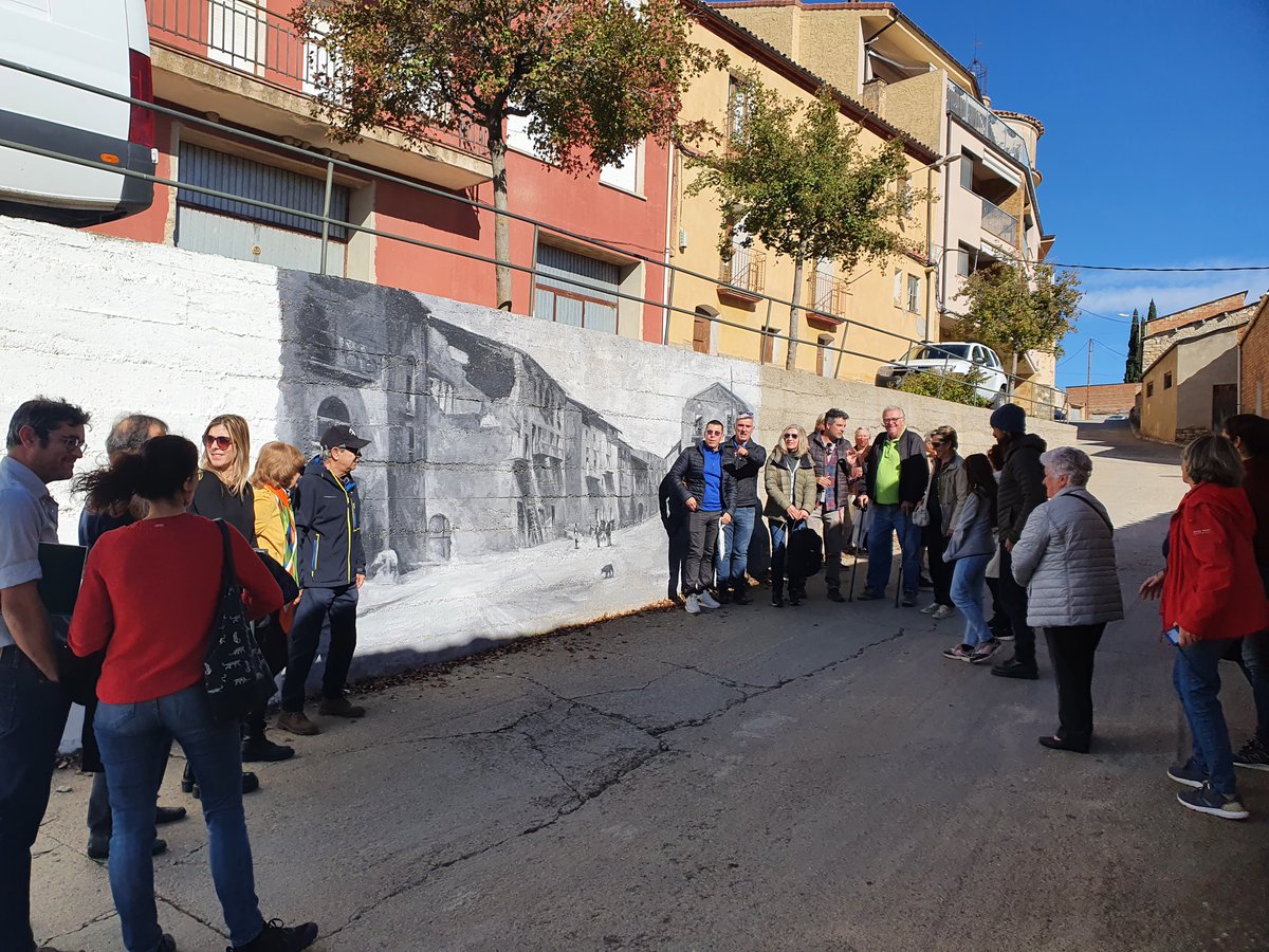 🎨🗣️Presentació mural commemoratiu de la destrucció d'#Isona durant la guerra civil.
@jobelpin_art
@robertduró