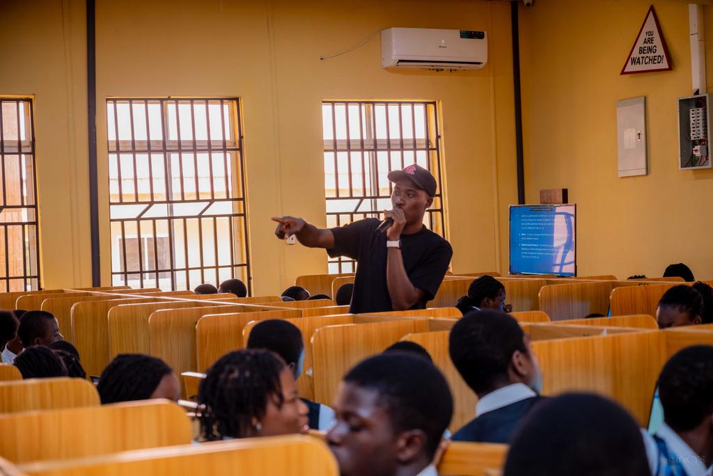 tau_university's tweet photo. Day 2 of the bootcamp has kickstarted already. If you're not here then you're missing.
Our first trainer for today is taking participants on frontend Web development.
#JavaScript #html #css #webdevelopment #TAU #softwarebootcamp #google #buildingnextgenerationoftechgiants https://t.co/SbdkYyVP7J