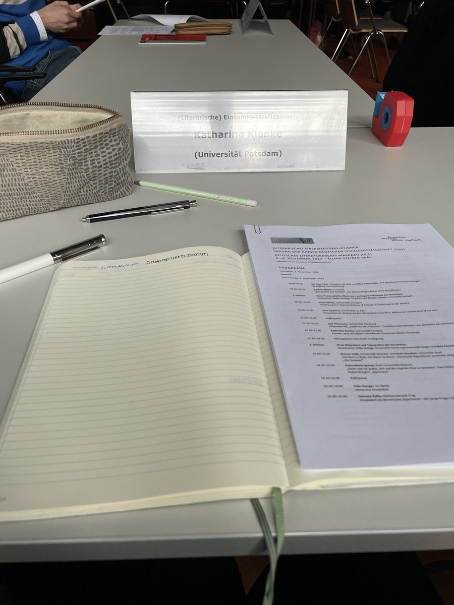 Gegenwartsliteratur UP (@ggwliteraturup) on Twitter photo Ich freue mich sehr, wunderbare Menschen endlich offline getroffen und andere neu kennengelernt zu haben.
Vielen Dank fĂĽr die Einladung ins <a href="/DLAMarbach/">Deutsches Literaturarchiv Marbach</a>, <a href="/DilanCkr/">bye</a>, <a href="/MartinKuhn9/">Martin Kuhn</a>, <a href="/felix_lempp/">Felix Lempp</a>, <a href="/merisataranis/">Merisa Taranis</a>, <a href="/ViolaVoellm/">tante_lola</a>, <a href="/DWabersich/">Dominik Wabersich</a> und Nadine Redmer! /kk
#Einsamkeitsreflexionen Ich freue mich sehr, wunderbare Menschen endlich offline getroffen und andere neu kennengelernt zu haben.
Vielen Dank fĂĽr die Einladung ins <a href="/DLAMarbach/">Deutsches Literaturarchiv Marbach</a>, <a href="/DilanCkr/">bye</a>, <a href="/MartinKuhn9/">Martin Kuhn</a>, <a href="/felix_lempp/">Felix Lempp</a>, <a href="/merisataranis/">Merisa Taranis</a>, <a href="/ViolaVoellm/">tante_lola</a>, <a href="/DWabersich/">Dominik Wabersich</a> und Nadine Redmer! /kk
#Einsamkeitsreflexionen
