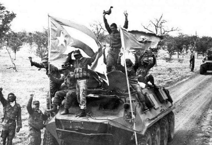 Hace 47 años, en 1975 comenzaba la #OperaciónCarlota, epopeya militar de #Cuba en #Angola. Símbolo de solidaridad internacionalista de nuestro pueblo con África. #CubaViveEnSuHistoria <a href="/MinfarC/">Minfar_Cuba</a> <a href="/DiazCanelB/">Miguel Díaz-Canel Bermúdez</a>