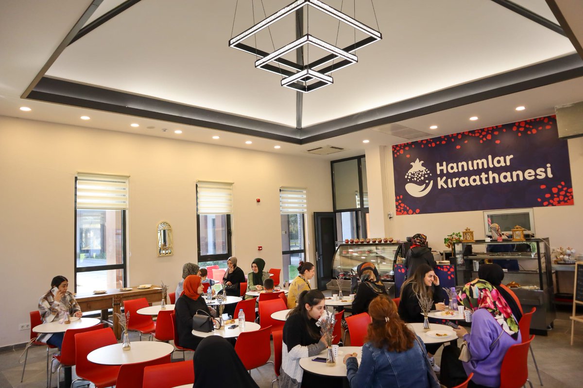 #ŞuleYükselŞenlerHanımlarKonağı nda
Esenlerli hanımefendilerin keyifli ve huzurlu vakit geçirdikleri, arkadaşlarıyla sohbet edip, şehrin karmaşıklığından uzaklaşıp, doğa ile başbaşa dinlendikleri #HanımlarKıraathanesi kadınlarımıza hizmet vermeye devam ediyor.