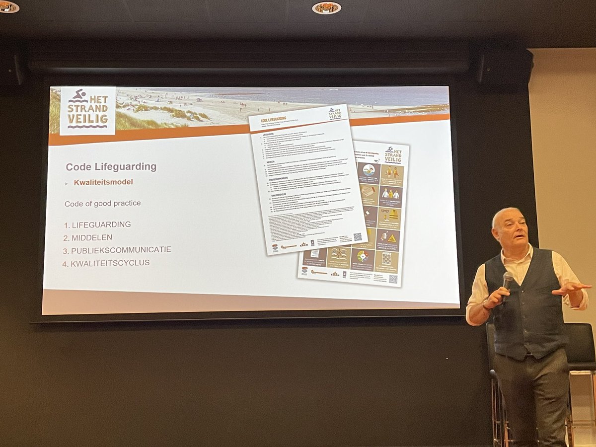 KNBRD's tweet image. Lifeguardorganisaties langs de kust ondertekenen gezamenlijk de Code Lifeguarding. De twintig werkprincipes vormen de basis kwaliteitsstandaard voor strandtoezicht. hetstrandveilig.nl/lifeguardorgan… #samenwerken #hetstrandveilig #kwaliteit #werkprincipes