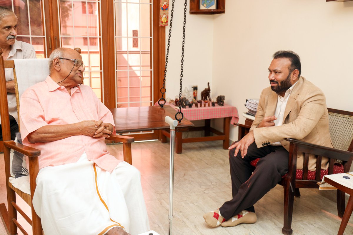 LycaProductions's tweet photo. Our Chairman #Subaskaran &amp; director #ManiRatnam donated a sum of Rs 1 Crore to the Kalki Krishnamurthy Memorial Trust.

A cheque was presented to the trust's Managing Trustee Seetha Ravi in the presence of Kalki Rajendran, son of Kalki.

#PS1 #PonniyinSelvan1 @MadrasTalkies_ https://t.co/IuyLmMrzEw