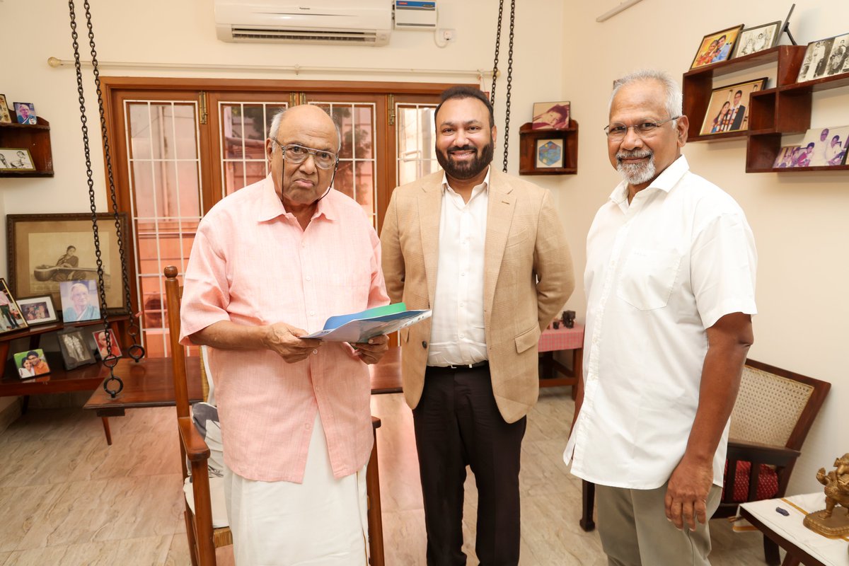 LycaProductions's tweet photo. Our Chairman #Subaskaran &amp; director #ManiRatnam donated a sum of Rs 1 Crore to the Kalki Krishnamurthy Memorial Trust.

A cheque was presented to the trust's Managing Trustee Seetha Ravi in the presence of Kalki Rajendran, son of Kalki.

#PS1 #PonniyinSelvan1 @MadrasTalkies_ https://t.co/IuyLmMrzEw