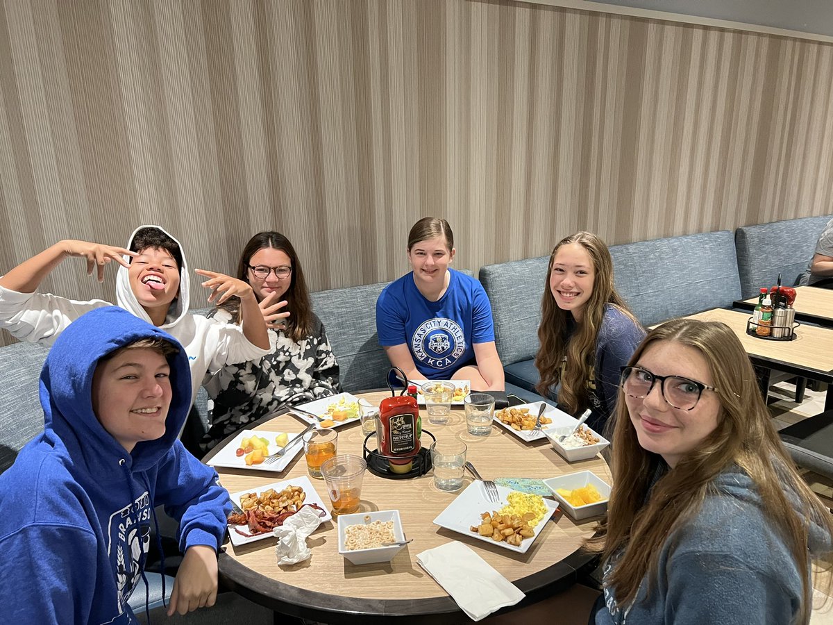 DanicaTormohlen's tweet image. Sunrise run in Wichita before my daughter’s soccer tournament begins. They fueled up with breakfast while I checked out the campus. It’s a chilly 36 degrees, but the rain is gone. Forecast is 62 and sunny today. Go 07 Forte #kcathletics!