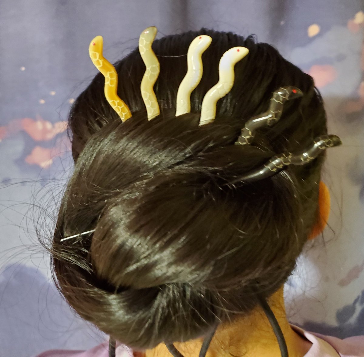 hattihunat's tweet photo. 記録4
琥珀色の子達

個体差が大きいから手を出すまいと思っていた琥珀色の蛇たち

白っぽい子はまるで間に白いのを挟んで張り合わせたかのようで、正統派琥珀糖ちゃんとの色味の差がすごい。

#かんざし屋wargo 
#簪好きさんと繋がりたい
#かんざし https://t.co/6t8zoppI2o