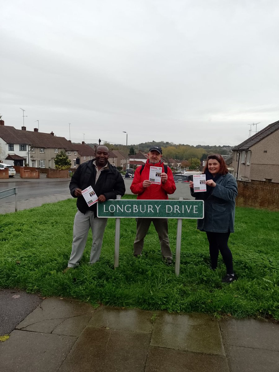 orpingtonlabour's tweet photo. The rain did not deter our leafleting team in #StPaulsCray this morning as we continue to fulfil our promise to keep residents informed of the work their NEWish Labour Councillors!
#LabourAtWork #LabourDoorstep https://t.co/BKNWvLb8S3