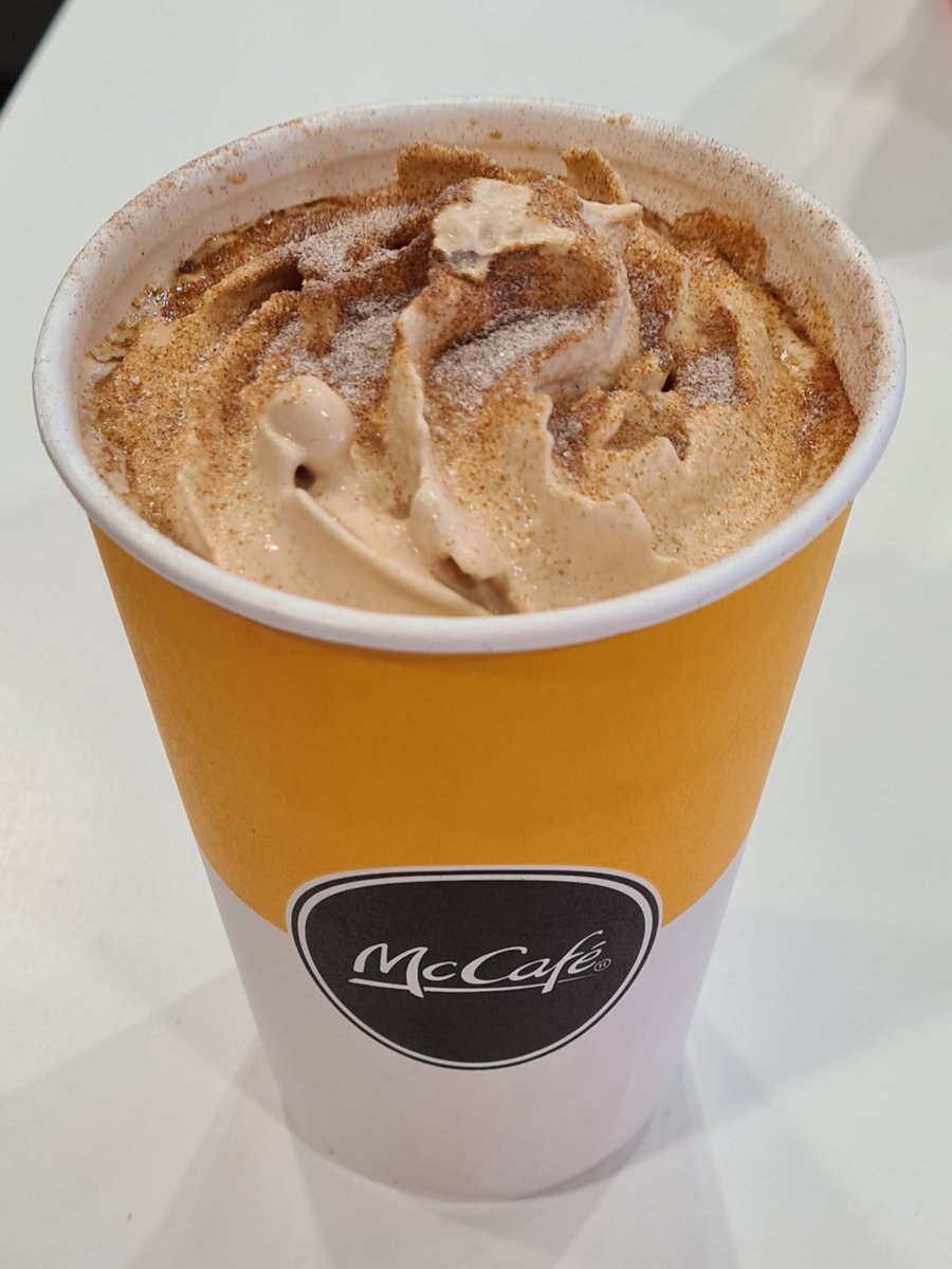 ElizabethJRowan's tweet photo. Warm treat for surviving an hour stood out in the rain and cold whilst the little person played football! Couldn't resist the new waffle latte. @teacher5aday @McDonaldsUK #ScreenFreeSaturday #Football #Coffee #Edutwitter #Wellbeing #Reward #Winter #SwitchOffSaturday #McDonalds https://t.co/9TUFGuQVq7