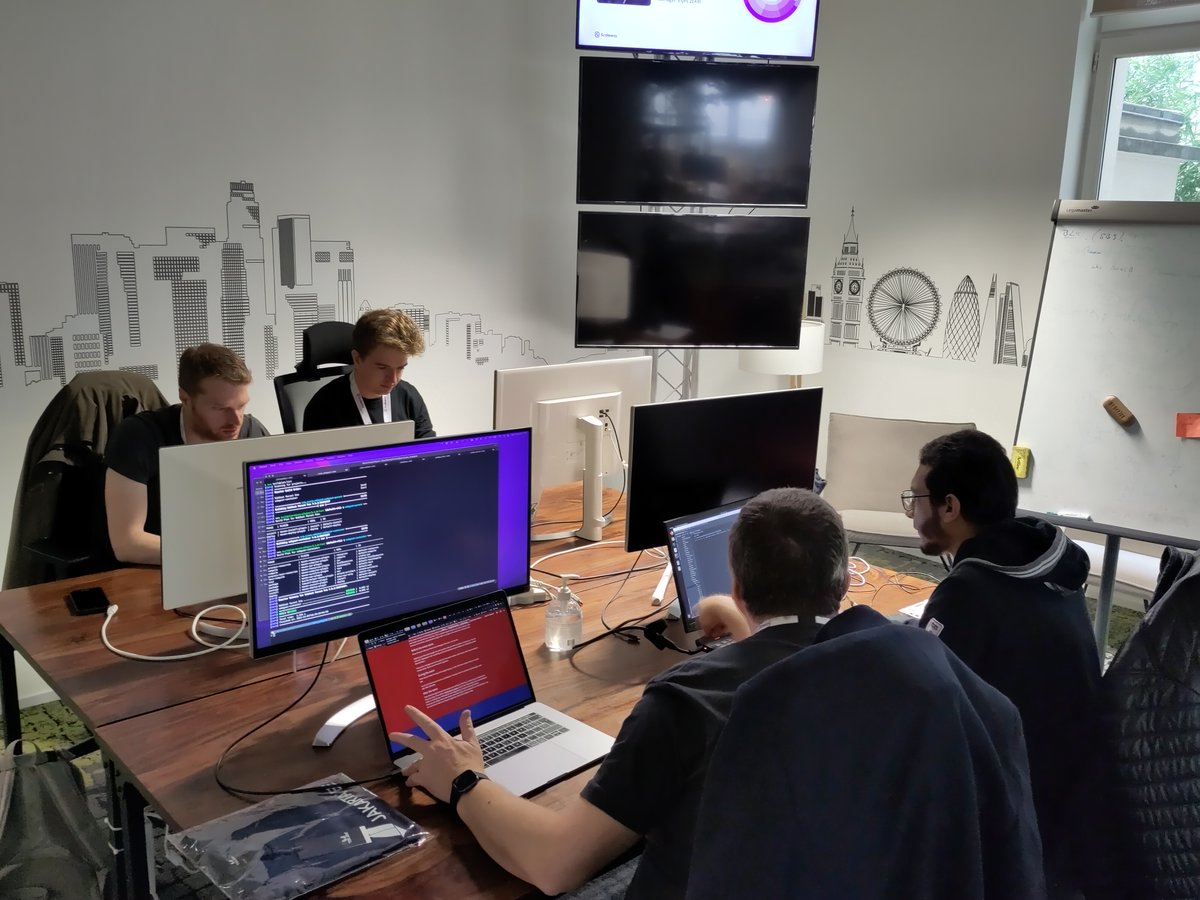 hack.commit.push tweet media