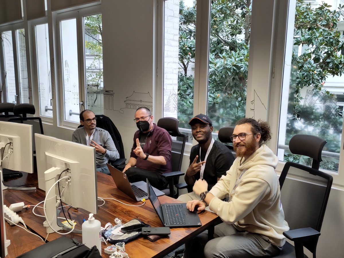 hack.commit.push tweet media