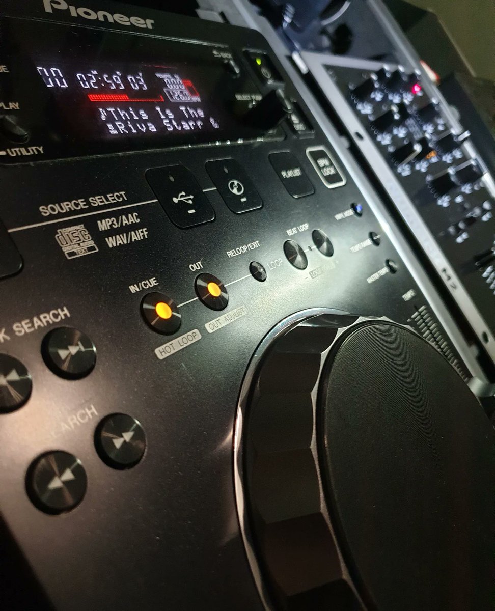 Jeanphi_51's tweet photo. @rivastarr @djtoddterry #thisisthesound #pioneerdj #rekordbox #housemusiclovers #housemusicalllifelong #housemusic 🎚🎧🔥👍😉 https://t.co/V2aT1owkB4