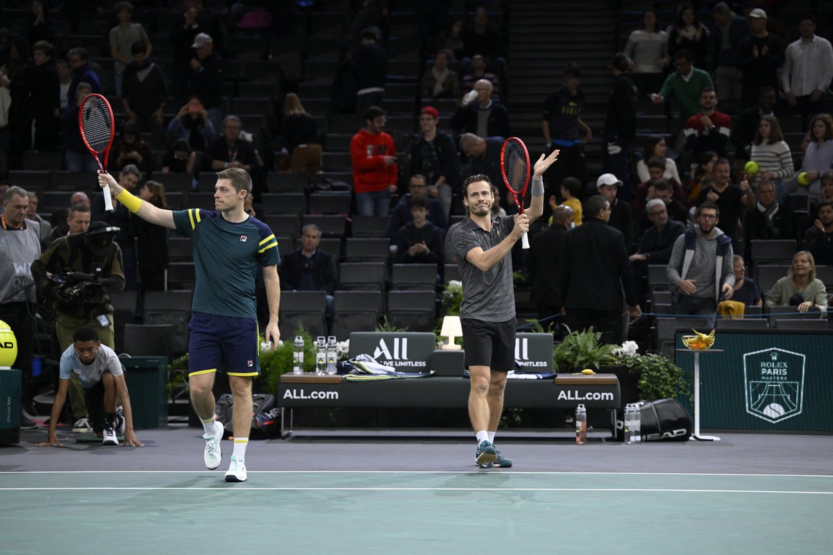 Heading to the doubles final 🔜

🇬🇧 <a href="/nealskupski/">Neal Skupski</a> 🤝 <a href="/wesleykoolhof/">Wesley Koolhof</a> 🇳🇱

#RolexParisMasters