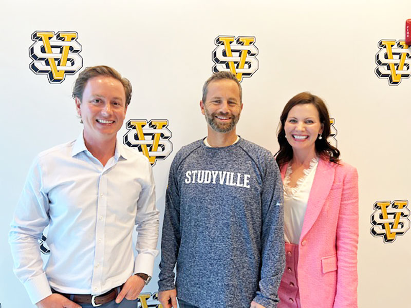 Studyvillebr's tweet photo. Wow!  Huge thank you to @kirkcameron for stopping by our microschool to check out how we do alternative education.  It was an honor and a privilege to share our passion for students and education with you.
#microschools #homeschoolawakening
https://t.co/lQZmgElJIh https://t.co/IRftnaxTi0