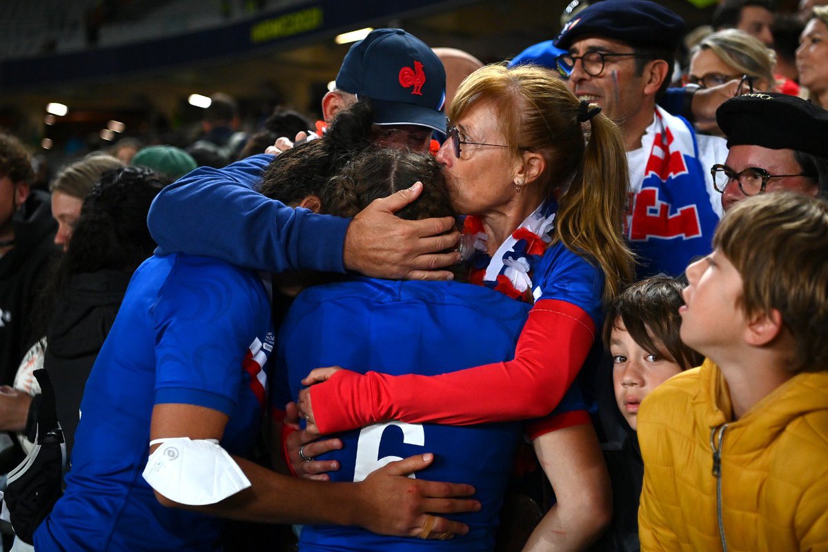 GaelleHermet's tweet photo. Merci à tous pour le soutien incroyable que vous nous avez apporté ces dernières heures🫶

Nous sommes tristes ce soir, mais tellement fières d’avoir montré un beau visage pour notre pays 🇫🇷

#RWC21 #NZLFRA #XVdeFrance #NeFaisonsXV https://t.co/tkzlRm1EGl