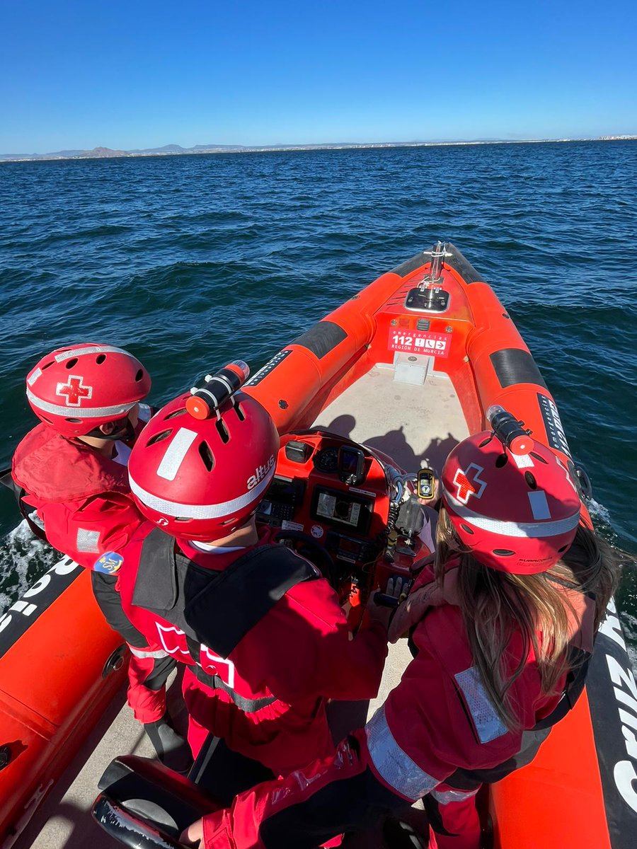 CruzRojaRMurcia's tweet photo. Gracias a la financiación de la @regiondemurcia y através del convenio de Salvamento Marítimo con @112rmurcia, podemos mantener y estar operativos 24h los 365 días! Voluntari@s de la #BasedeMar de #LoPagán lo agradecen! #LSSelene #NuevoRetubing https://t.co/Px5CurFJX0