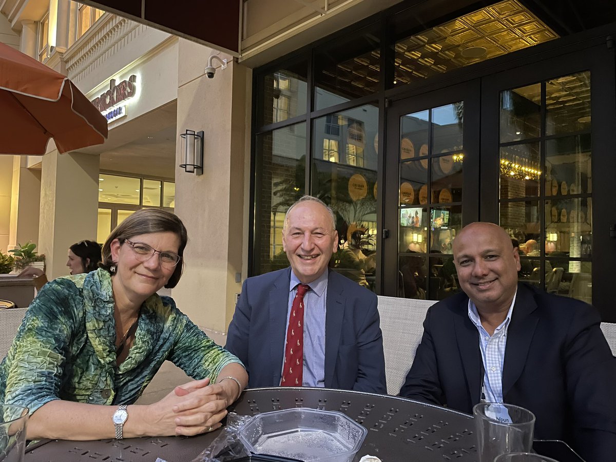 DrJashDatta's tweet image. Star struck 🤩 with the company I keep 🙏🏼🙏🏼 @apapancreas #APA2022 — Professors John Neoptolemos, Diane Simeone @MadameSurgeon &amp;amp; Nipun Merchant @NbmerchantMD! #pancsm