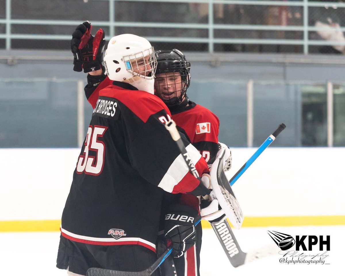 Here for all of the goalie hugs 🤗 

📸 <a href="/kph_photography/">KPH Photography</a>