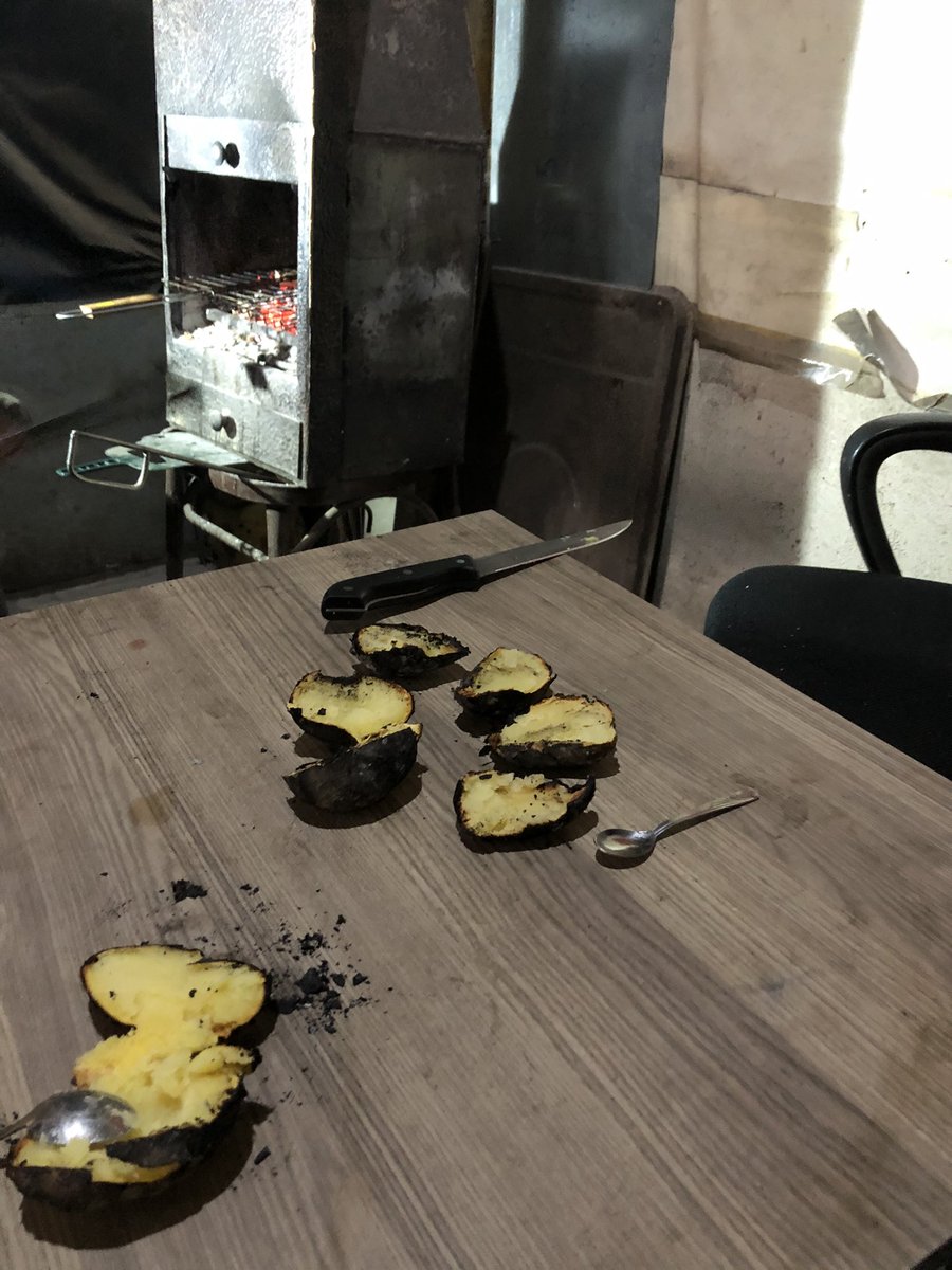 YabGelAd's tweet photo. Açlık oyunları. Mekandan notlar, patates, bağlama ve ben :) https://t.co/OggoaHgAOw