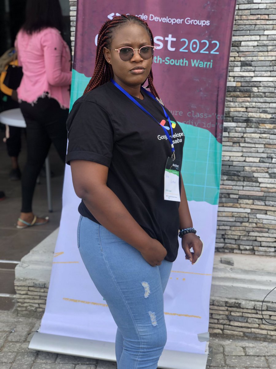 Uche_jewel's tweet photo. #devfestss #devfestwarri #devfest
Frame 3 - @AweleWemembu my madam 🙌🏾
Frame 4 - @Astrablinks my namesake 🥰 and also my madam @AweleWemembu https://t.co/dAkcYhjskS