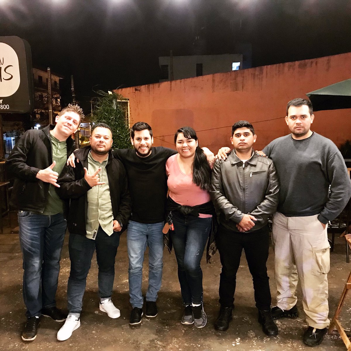francuenca89's tweet photo. Estuvimos horas juntos y el tiempo pasó volando entre risas y diversión, una preciosa familia de amigos 👩🏻‍🚒👌🏼😍 https://t.co/yJB4x1M0c6