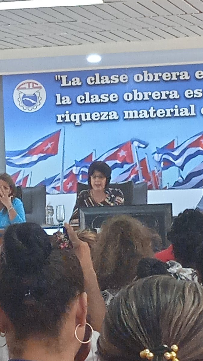 yanisbeycb's tweet photo. Excelente intercambio con la Ministra de Trabajo y Seguridad Social Martha Elena Feitó Cabrera sobre la actualización del salario, capacitación de los trabajadores,jornada de seguridad y salud en el trabajo, interrupción laboral.
#PorCiroRedondoTodo
#LatirAvileño https://t.co/nDEon2tYnl