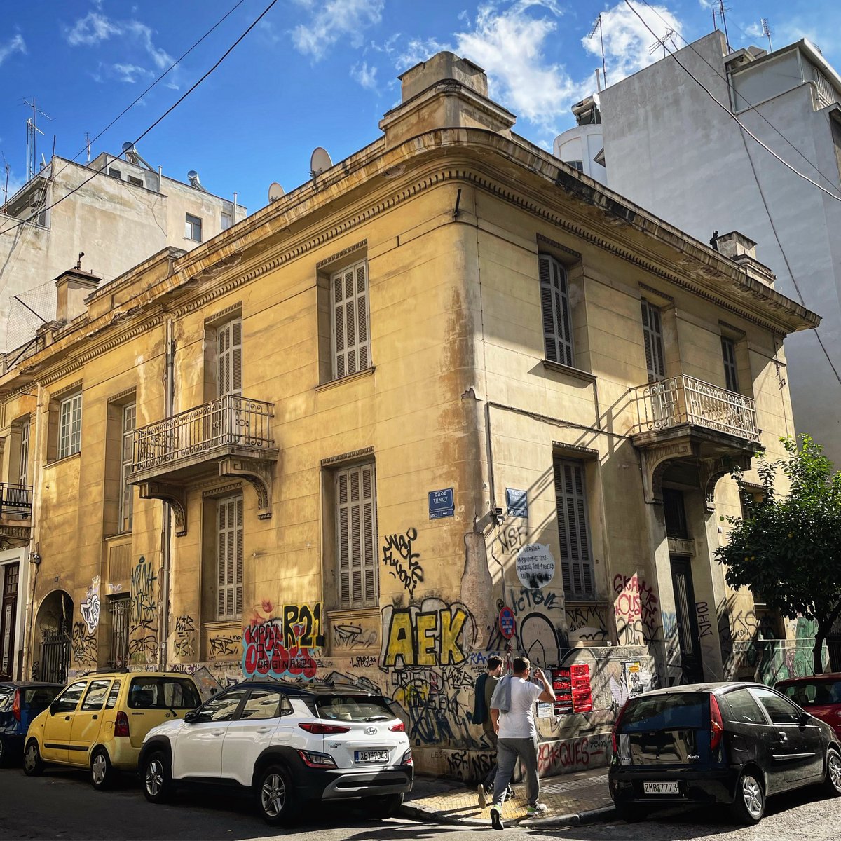 conhare's tweet image. Just a lotto win standing between me and this guy.