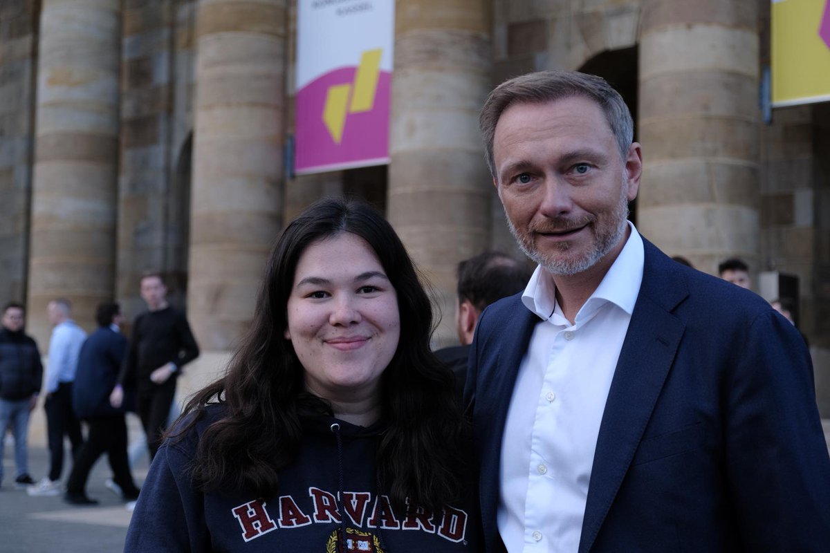c_lindner's tweet photo. Vielen Dank für die Rückenstärkung beim #BuKo65 - sehr nach vorn gerichtet und motivierend, wie man die @jungeliberale kennt! Also weiter auf gute Zusammenarbeit, liebe @fbrandmann! Es gibt viel zu tun! 🙏 CL https://t.co/p843N7JYj8