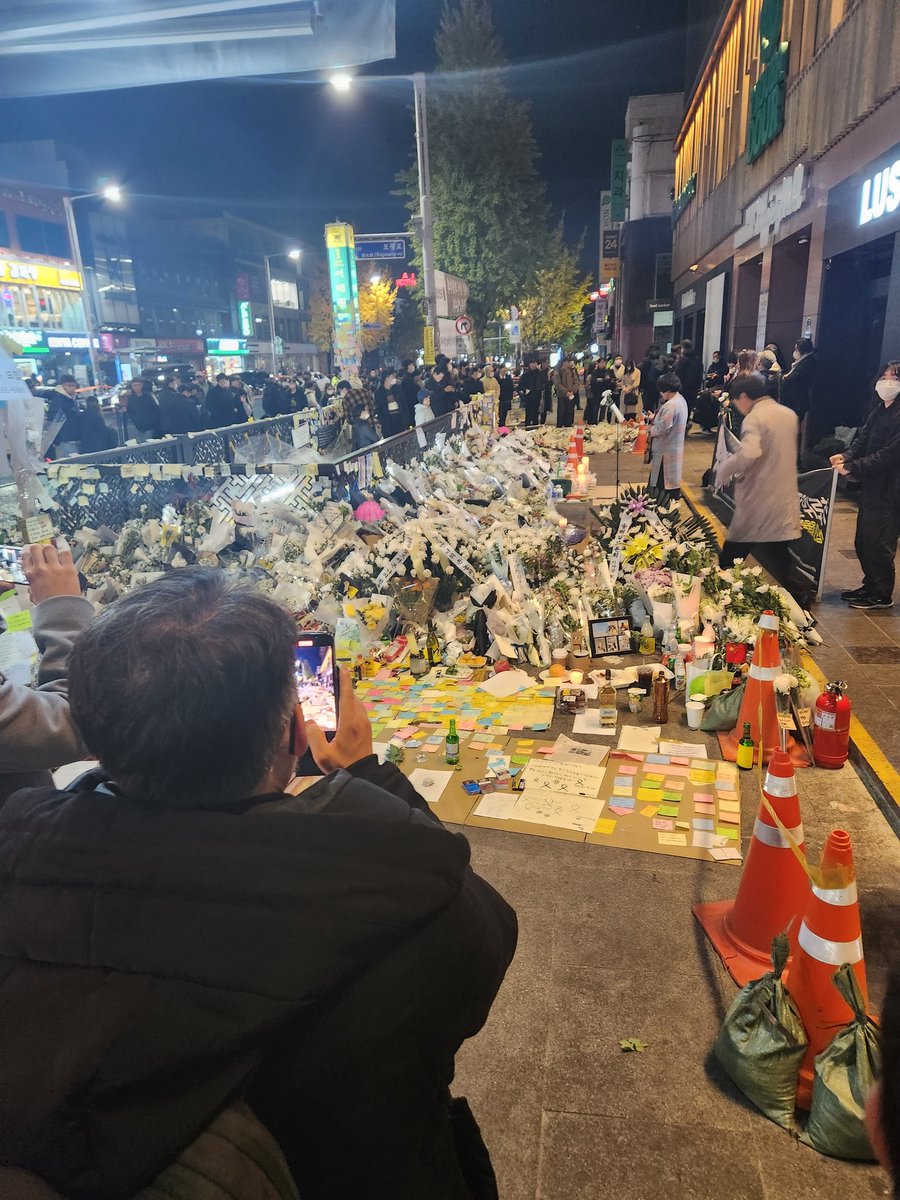 Chef_Gavin_Lee's tweet photo. @itaewon Rest in Peace people who were in incident be happy in heaven, never worry about anything. https://t.co/fMxyWfMwyQ
