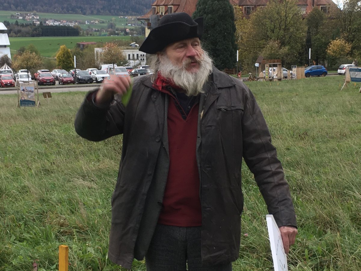 RobyTschopp_VdR's tweet photo. Finissage ce samedi de l’expo en plein air "Paysage dans tous ses états" à #Cernier #ValDeRuz
Avec la brillante et truculente synthèse de l’artiste Pacson
@PChasseral https://t.co/gFrEph7rxg
