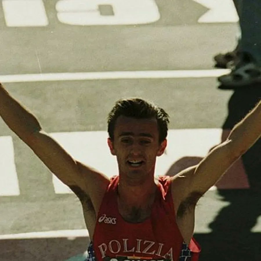 RuncardItalia's tweet photo. 𝗜 𝗠𝗔𝗚𝗡𝗜𝗙𝗜𝗖𝗜 𝟰!🇮🇹🍎
🗽 In 52 anni di @nycmarathon 4 italiani hanno trionfato a Central park portando in alto il tricolore.
🥇1984|1985: Orlando Pizzolato
🥇1986: Giovanni Poli
🥇1996: Giacomo Leone
🥇1998: Franca Fiacconi
#runcard #running #newyork
#marathon #history https://t.co/1kEAwFukBf