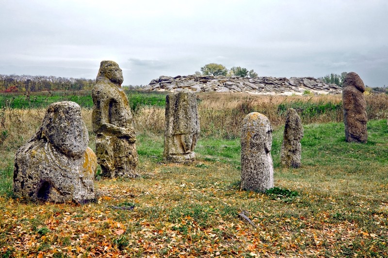 russia destroys and steals our cultural heritage.
Museum exhibits are being taken out of #Kherson.  The occupiers want to own the Stone Tomb in #Melitopol, although they cannot take it to russia.
The world must see the crimes of russia