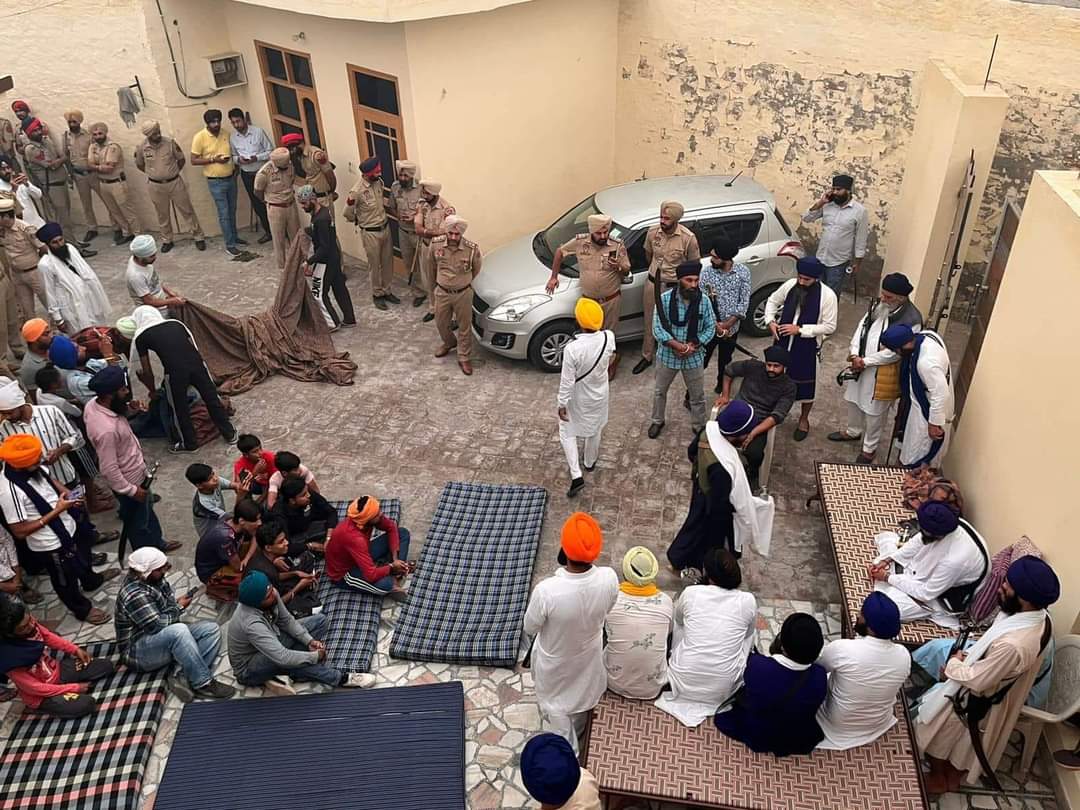 parteekmahal's tweet photo. Day after murder of Hindu leader Sudhir Suri, #Moga police takes Waris Punjab De organization's president Amritpal Singh into preventive custody at Singhan wala village. SSP said he is not detained, only stopped to hold program at Jalandhar as it may caused law &amp; order situation https://t.co/3LXycQoKcs