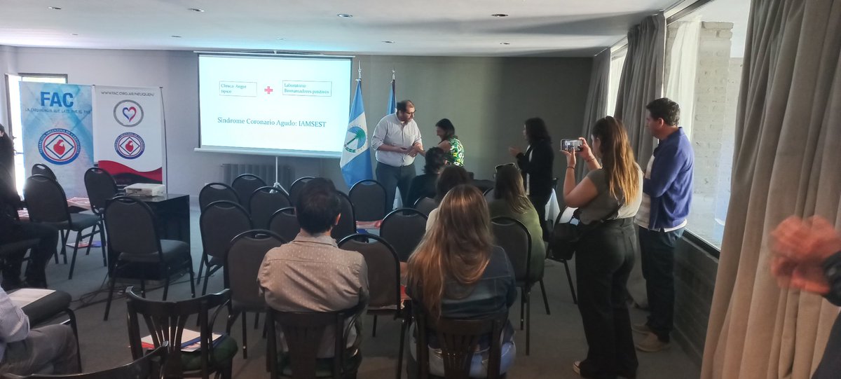 NqnCardio's tweet photo. Recibimos la visita de la Ministra @PeveAndrea al cierre de nuestras Jornadas escuchando la problemática de los profesionales de salud del Interior de la provincia @ComunidadFAC @MinSaludNeuquen @LuisAguinaga9 @smtrujillo71 @RodrigoVerdug20 https://t.co/rynasHHAEv