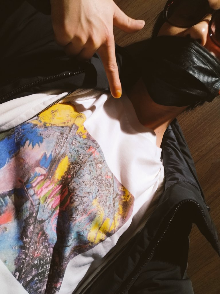 apollo_noto's tweet photo. よく働いた土曜日でした🎶
明日はやすむぞーーー!!٩(๑>∀<๑)۶
おやすみ前に一枚おすすめ✨
https://t.co/0nl7kFZNsW
#UNIQLO
#UTme
#leafmoon
#お気に入り
#買っちゃった
#Tシャツ
#ファッション
#物販はクリエイターを支えます https://t.co/0hmhgUg6lX