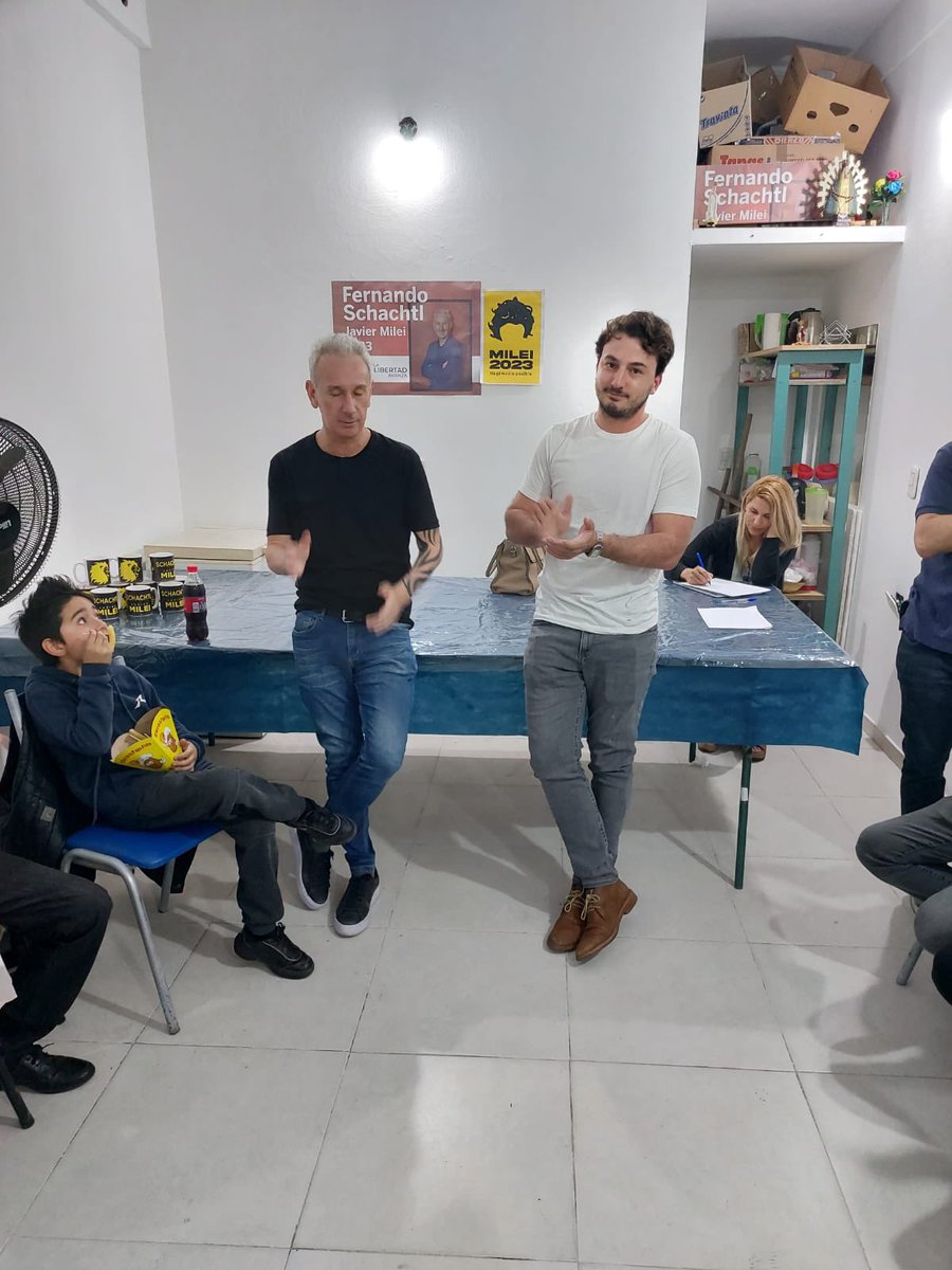 agustinromm's tweet photo. Ayer estuvimos en Malvinas Argentinas con @schachtl_ok consolidando el equipo de trabajo de La Libertad Avanza en ese municipio, compuesto por docentes, empresarios PyME, gendarmes, profesionales y estudiantes. No tenemos los recursos de la casta pero sí muchas ganas y convicción https://t.co/Yt3NGhk9RN