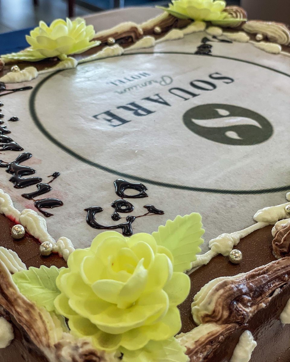 SouarePremium's tweet photo. #Anniversaire
Un an, que nous avons entamé cette belle aventure à vos côtés. Merci de votre confiance 🎂🎁🎉
⇨ https://t.co/93ShPI6OS3
#Sunset 🍽⛅️ 
#SouarePremiumHôtel✨ https://t.co/VhpXMfr6ga