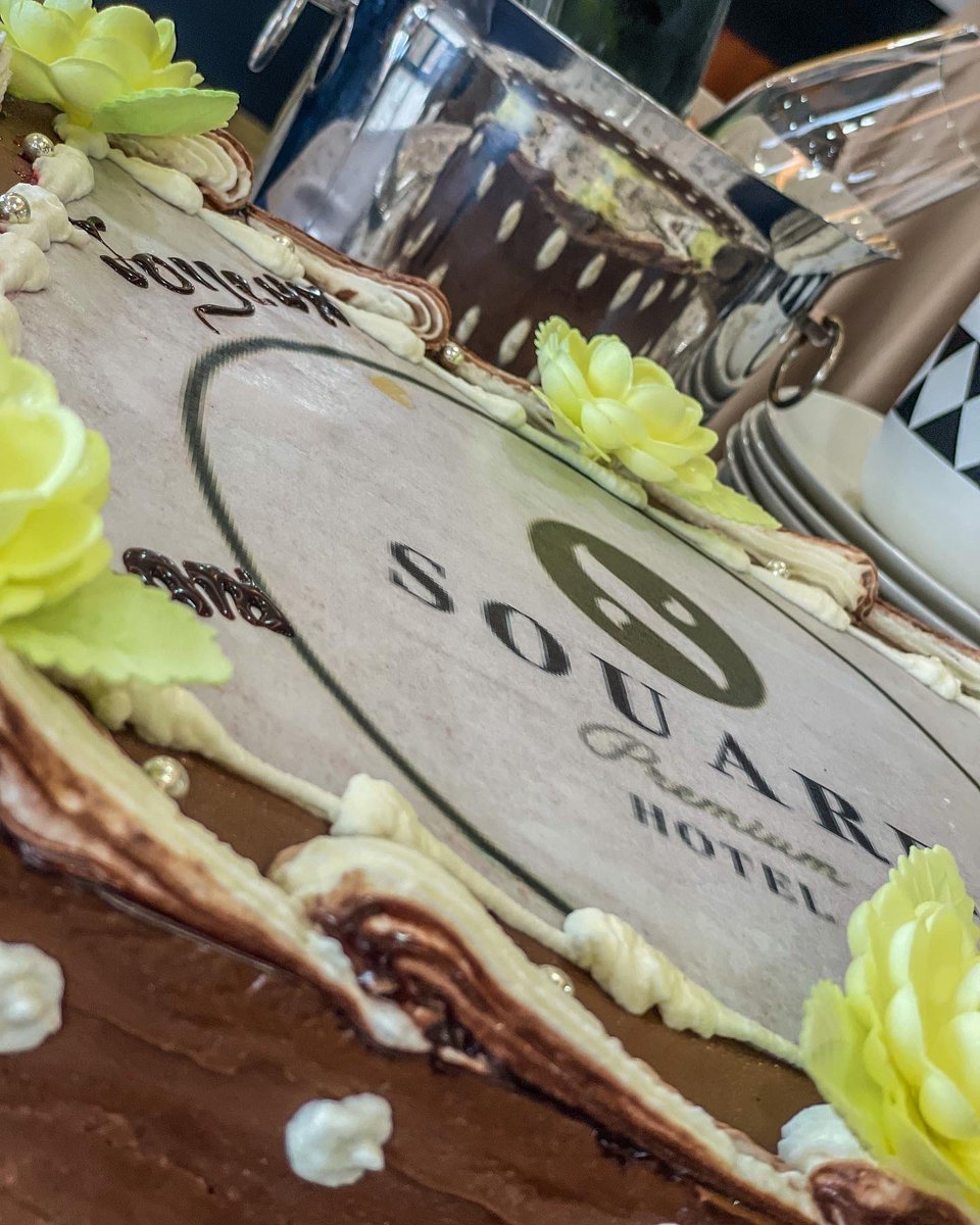 SouarePremium's tweet photo. #Anniversaire
Un an, que nous avons entamé cette belle aventure à vos côtés. Merci de votre confiance 🎂🎁🎉
⇨ https://t.co/93ShPI6OS3
#Sunset 🍽⛅️ 
#SouarePremiumHôtel✨ https://t.co/VhpXMfr6ga