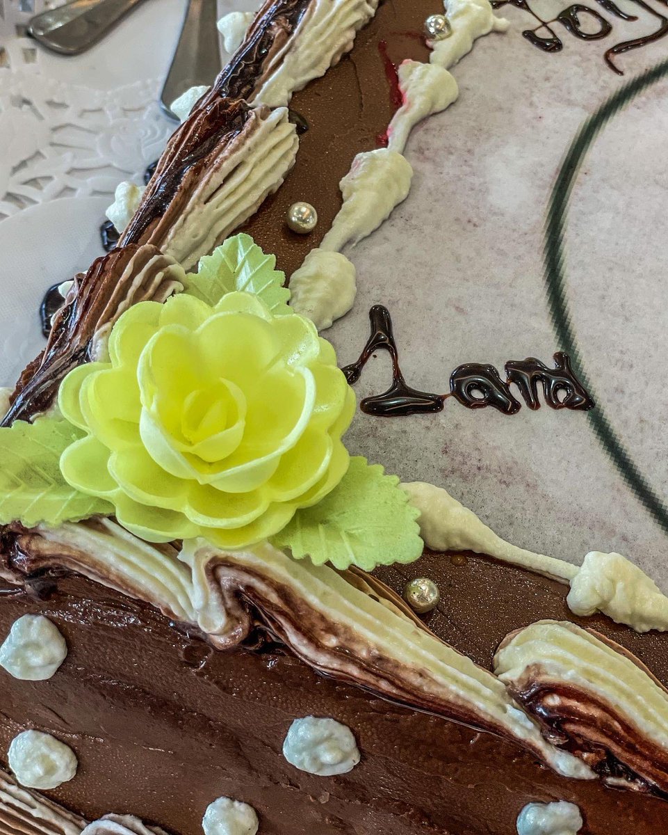 SouarePremium's tweet photo. #Anniversaire
Un an, que nous avons entamé cette belle aventure à vos côtés. Merci de votre confiance 🎂🎁🎉
⇨ https://t.co/93ShPI6OS3
#Sunset 🍽⛅️ 
#SouarePremiumHôtel✨ https://t.co/VhpXMfr6ga