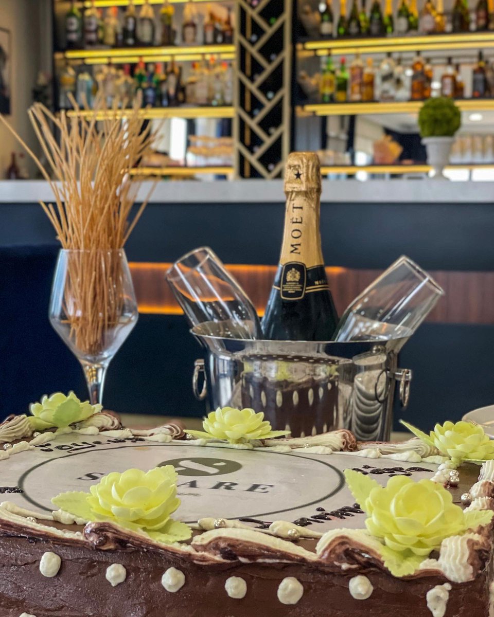 SouarePremium's tweet photo. #Anniversaire
Un an, que nous avons entamé cette belle aventure à vos côtés. Merci de votre confiance 🎂🎁🎉
⇨ https://t.co/93ShPI6OS3
#Sunset 🍽⛅️ 
#SouarePremiumHôtel✨ https://t.co/VhpXMfr6ga