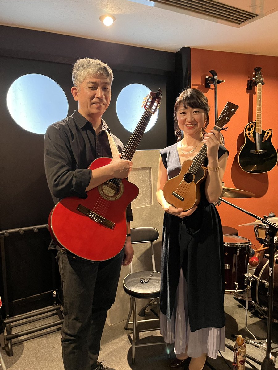 hiromin530's tweet photo. ダイニングカフェバーRANAでのライブ終了。

前回よりもさらに音響設備が整い、良い環境で演奏できました。

ありがとうございました。
#和泉市 #ボサノヴァ #tipsytime https://t.co/4CfJ8BJw0c