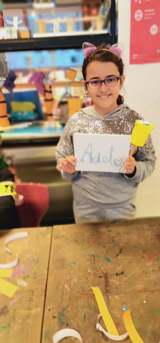 Vadi_STEMCENTER's tweet photo. Atölye çalışmalarımız özenle hazırlanır. Ve öğrencilerimiz ile yeni keşiflere yolculuk ederiz. 
Bugün hem öğretmen hem baba.Öğretmen gibi baba, baba gibi öğretmen @yavuz_ogretmen ile bu yolculukta birlikte olduk.@yavuz_ogretmen e değerli katkılarından dolayı teşekkür ederiz. https://t.co/Cr6cQEX7PY