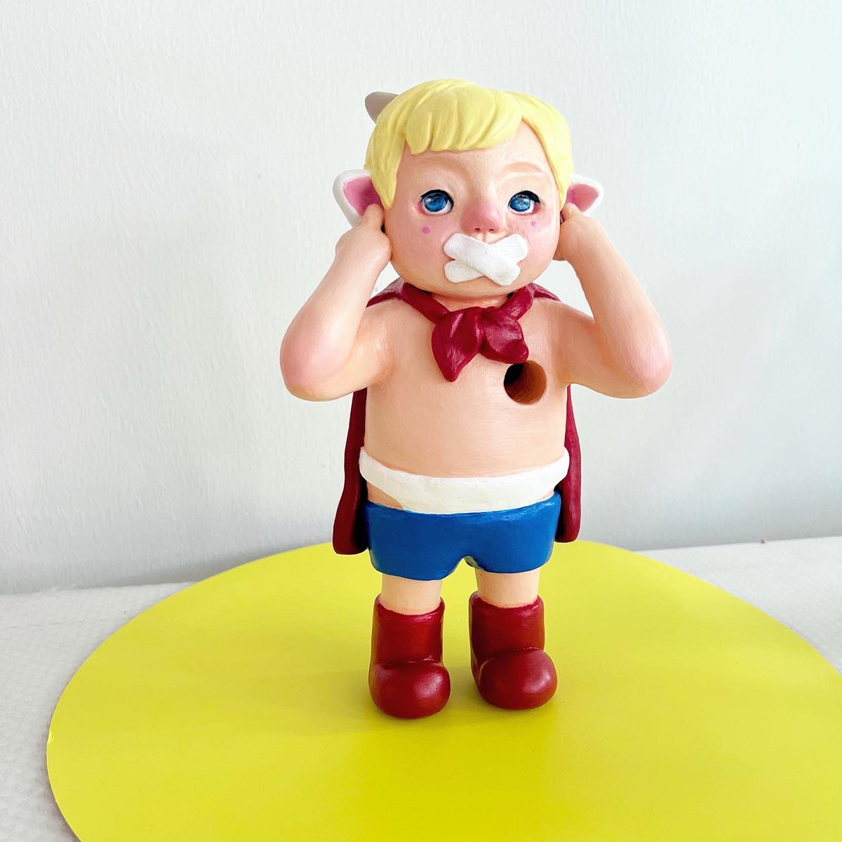 miurom1's tweet photo. F***ing World , I’m going to the moon
2022 sculpture
Handmade one-off

#arttoy #arttoys #arttoyculture #arttoythailand #minisculpture #desingnertoys #toy #toythailand #toysculpture #toys #arttoydesign #3dart # #popsurrealism #characterdesignerillustory #charactertoycom https://t.co/9o4QBdHaPh
