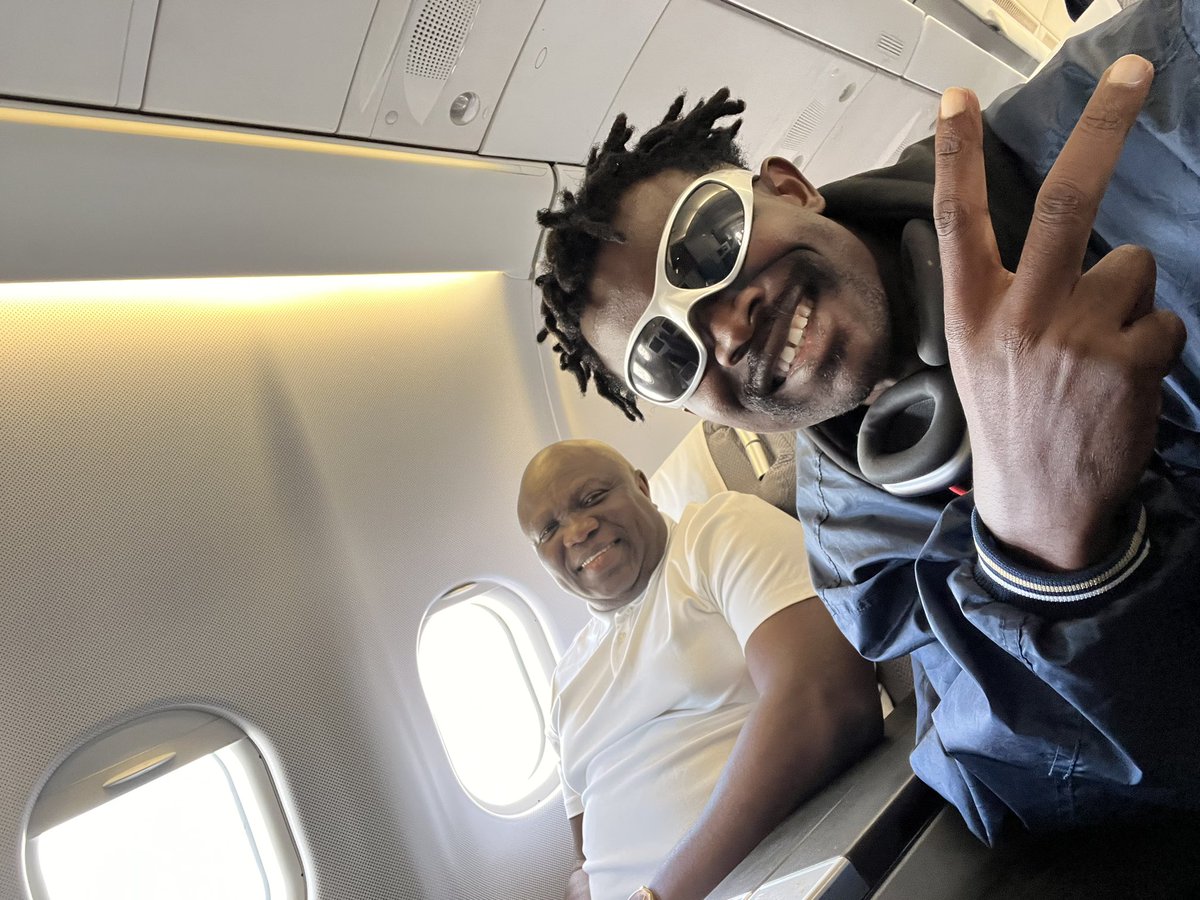 boy_director's tweet photo. Met governor Ambode on this long flight, had an impactful chat and took selfies, great guy. Yes I smiled 🥺 https://t.co/dkysC56kCN